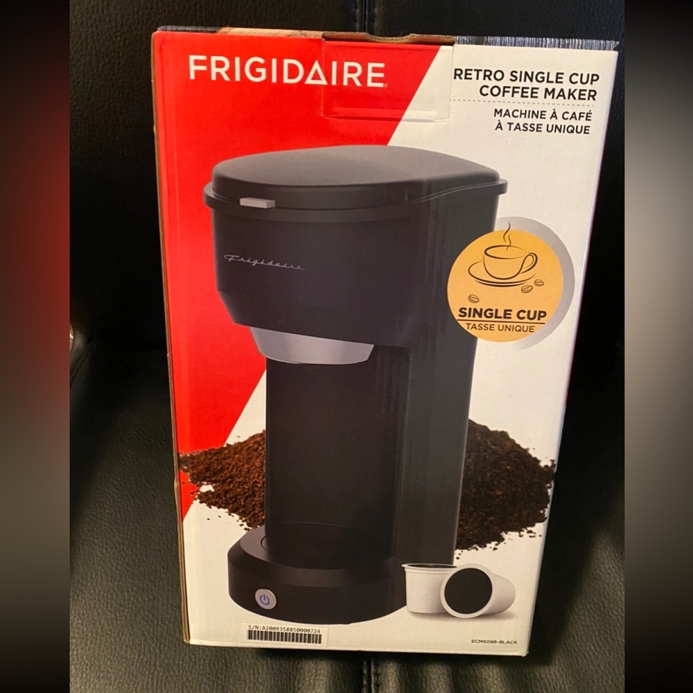 New Frigidaire ECMK088-BLACK Retro Single Serve coffee Maker